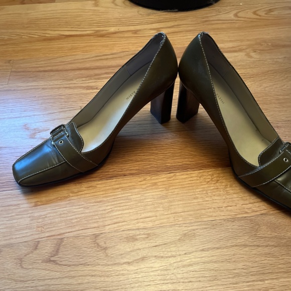 Heels - Picture 2 of 2